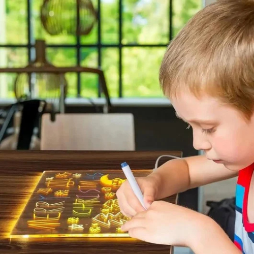 La Pizarra LED Mágica que Hace Brillar la Creatividad de tus Hijos™